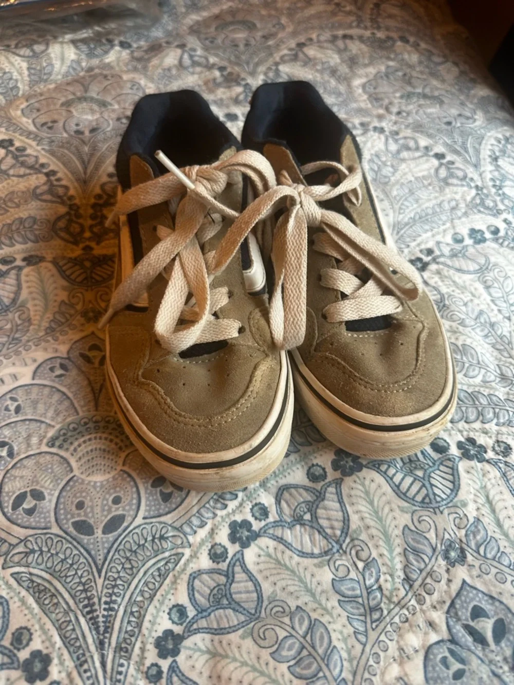 Vans - Picture 1 of 5